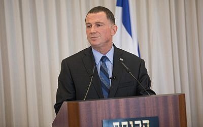 Le président de la Knesset Yuli Edelstein durant une cérémonie à l'occasion du 70e anniversaire de l'Indépendance d'Israël, le 15 avril 2018, au mont Herzl. (Crédit : Yonatan Sindel/ Flash90)