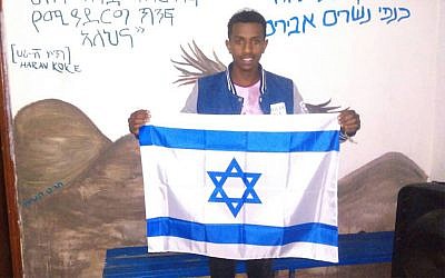 Sintayehu Shafrao, un adolescent juif d'Ethiopie qui a atteint les dernières étapes du Quiz biblique international annuel en Israël (Crédit : Lutte pour l'Aliyah éthiopienne)