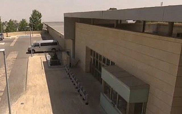 Le consulat américain à Arnona, Jérusalem, où sera probablement construite la future ambassade. (Capture d'écran de Hadashot News) Le consulat américain à Arnona, Jérusalem, où sera probablement construite la future ambassade. (Capture d'écran de Hadashot News)