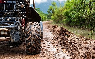 Un véhicule tout terrain. (SasinParaksa/iStock par Getty Images)