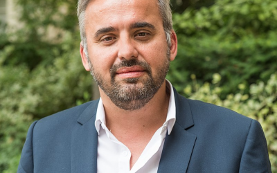 Alexis Corbière, député de La France insoumise, dans le jardin des Quatre colonnes du palais Bourbon en 2017. (Wikipedia CC BY-SA 4.0)