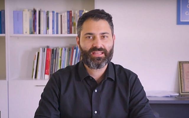 Mickey Gitzin, nouveau directeur du New Israel Fund. (Crédit : Capture d'écran YouTube)