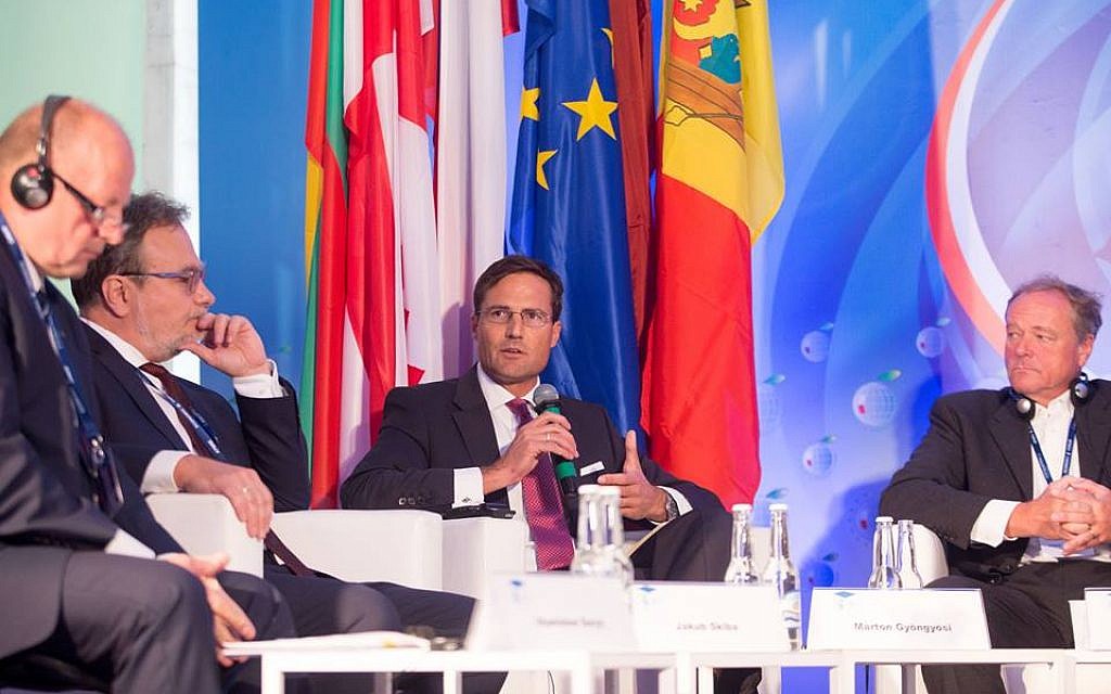Márton Gyöngyösi s'exprimant en tant que conférencier au Forum économique de Krynica en Pologne. (Autorisation)