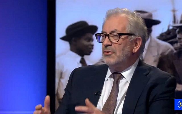 Ancien fonctionnaire britannique, Lord Robert Kerslake, lors d'une interview à la BBC, le 18 avril 2018. (Crédit : capture d'écran YouTube) Ancien fonctionnaire britannique, Lord Robert Kerslake, lors d'une interview à la BBC, le 18 avril 2018. (Crédit : capture d'écran YouTube)