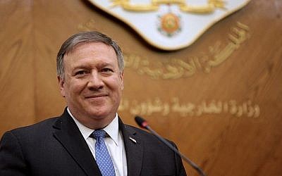 Le secrétaire d'Etat américain Mike Pompeo durant une conférence de presse à Amman, en Jordanie, le 30 avril 2018 (Crédit :  AFP Photo/Stringer)