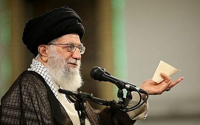 L'ayatollah Ali Khamenei prononce un discours lors de la fête du travail lors d'une réunion des travailleurs, le 30 avril 2018. (Photo AFP / Site Internet du chef suprême iranien / HO)