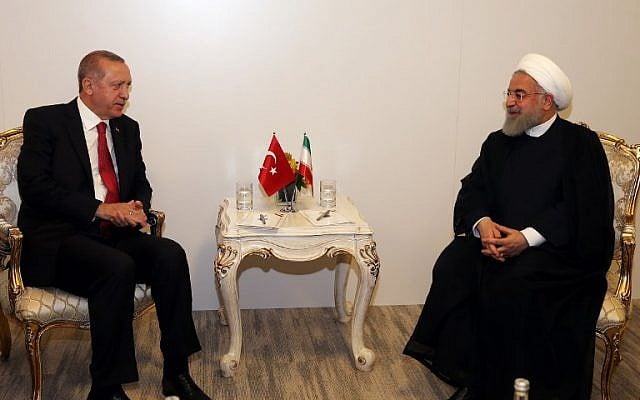 Le président turc Recep Tayyip Erdogan, à gauche, s'entretient avec le président iranien Hassan Rouhani lors d'une réunion à Istanbul, en Turquie, le 18 mai 2018. (AFP PHOTO/POOL/Cem OKSUZ) Le président turc Recep Tayyip Erdogan, à gauche, s'entretient avec le président iranien Hassan Rouhani lors d'une réunion à Istanbul, en Turquie, le 18 mai 2018. (AFP PHOTO/POOL/Cem OKSUZ)