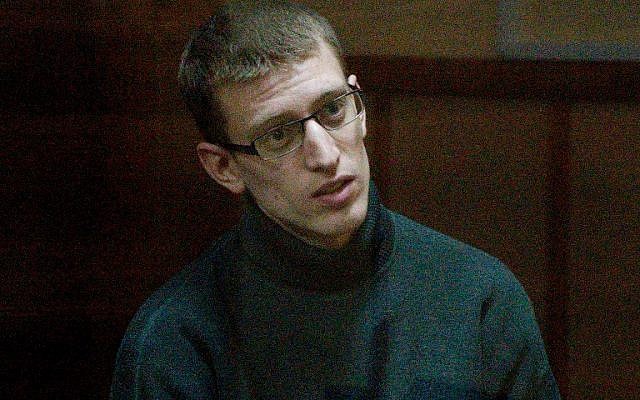 Gregoire Moutaux, citoyen français de 27 ans, lors d'une audience de la cour dans la petite ville ukrainienne de Liuboml, dans la région de Volyn, le 27 mai 2018 (Crédit : AFP/str) Gregoire Moutaux, citoyen français de 27 ans, lors d'une audience de la cour dans la petite ville ukrainienne de Liuboml, dans la région de Volyn, le 27 mai 2018 (Crédit : AFP/str)