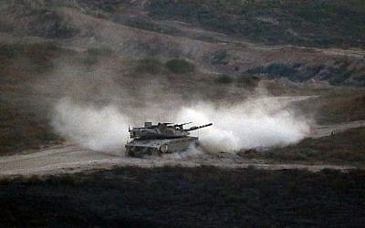 Un char de l'armée israélienne patrouille le long de la frontière entre Israël et la bande de Gaza le 29 mai 2018. (Jack GUEZ/AFP)