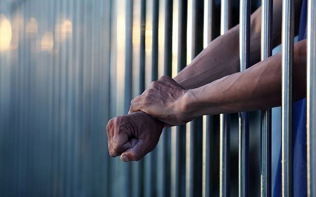 Image d’illustration d'un prisonnier derrière les barreaux (sakhorn38 / iStock via Getty images) Image d’illustration d'un prisonnier derrière les barreaux (sakhorn38 / iStock via Getty images)