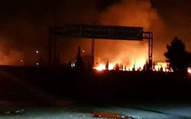 Explosions en Syrie dans la région el-Kisweh, au sud de Damas, le 8 mai 2018. (Crédit : Twitter) Explosions en Syrie dans la région el-Kisweh, au sud de Damas, le 8 mai 2018. (Crédit : Twitter)