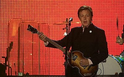 L'ancien Beatle Paul McCartney, lors de son concert à Tel Aviv le 25 septembre 2008. (Nati Shohat / FLASH90 / File)