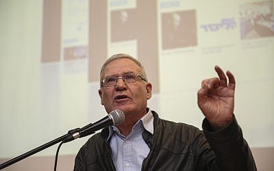 Amos Yadlin prend la parole lors d'une conférence organisée par IsraPresse pour la communauté francophone au Begin Heritage Institute, Jérusalem, le 22 février 2015. (Hadas Parush/Flash90)