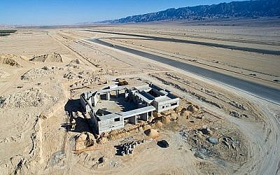 Construction du nouvel aéroport international Ramon, à Timna, au nord d'Eilat, au sud d'Israël, janvier 2016. (Moshe Shai/FLASH90)