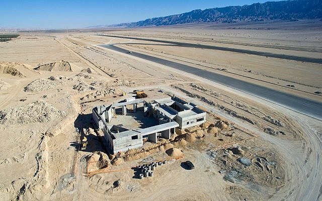 Construction du nouvel aéroport international Ramon, à Timna, au nord d'Eilat, au sud d'Israël, janvier 2016. (Moshe Shai/FLASH90) Construction du nouvel aéroport international Ramon, à Timna, au nord d'Eilat, au sud d'Israël, janvier 2016. (Moshe Shai/FLASH90)