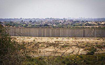 Vue de la clôture de sécurité entourant la bande de Gaza depuis Israël. (Doron Horowitz/Flash90)