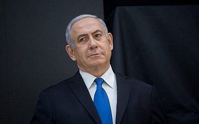 Le Premier ministre Benjamin Netanyahu s'adresse à la presse à la Kirya, le quartier général de Tsahal à Tel Aviv le 30 avril 2018 (Miriam Alster/Flash90).
