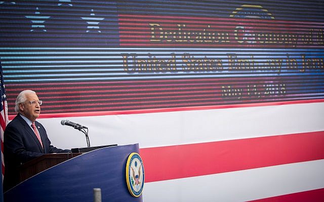 L'ambassadeur américain en Israël, David Friedman, prend la parole lors de la cérémonie d'ouverture officielle de l'ambassade américaine à Jérusalem le 14 mai 2018. (Yonatan Sindel / Flash90) L'ambassadeur américain en Israël, David Friedman, prend la parole lors de la cérémonie d'ouverture officielle de l'ambassade américaine à Jérusalem le 14 mai 2018. (Yonatan Sindel / Flash90)