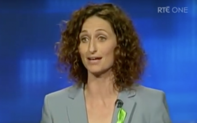 Lynn Boyland, députée du parti Sinn Fein, en Irlande. (Crédit : capture d'écran YouTube) Lynn Boyland, députée du parti Sinn Fein, en Irlande. (Crédit : capture d'écran YouTube)
