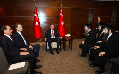 Le président turc Recep Tayyip Erdoğan reçoit des représentants du groupe farouchement antisioniste Neturei Karta à Londres, le 15 mai 2018 (Twitter).