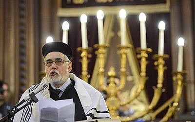 Le Grand Rabbin de Bruxelles Albert Guigui s'exprime lors d'une cérémonie à la Grande Synagogue de Bruxelles le 2 juin 2014, suite à la fusillade meurtrière du 24 mai 2014 au Musée Juif de Bruxelles. (AFP Photo/Belga Photo/Laurie Dieffembaco) Le Grand Rabbin de Bruxelles Albert Guigui s'exprime lors d'une cérémonie à la Grande Synagogue de Bruxelles le 2 juin 2014, suite à la fusillade meurtrière du 24 mai 2014 au Musée Juif de Bruxelles. (AFP Photo/Belga Photo/Laurie Dieffembaco)