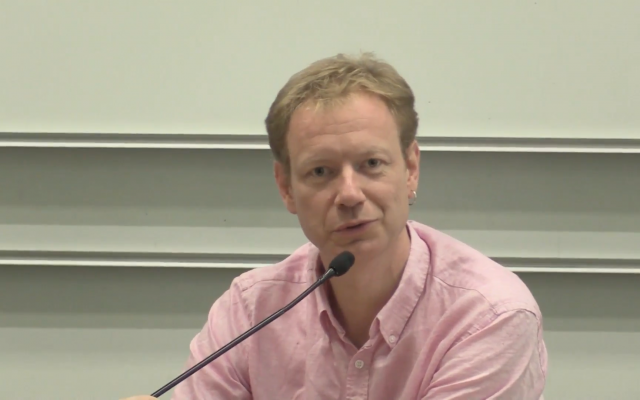 Le porte-parole des députés communistes Pierre Dharréville. (Crédit : capture d'écran YouTube)