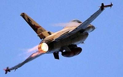 Illustration. Un F-16 de l'armée de l'air israélienne, le 31 décembre 2015. (Ofer Zidon/Flash90/File)