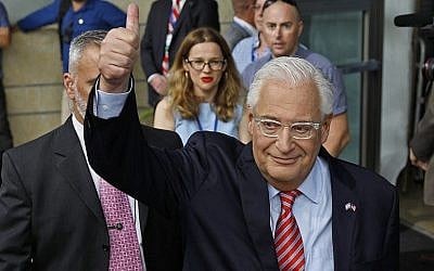 L'ambassadeur américain en Israël David Friedman lors de l'inauguration de l'ambassade américaine à Jérusalem, le 14 mai 2018 (Crédit : AFP Photo/Menahem Kahana) L'ambassadeur américain en Israël David Friedman lors de l'inauguration de l'ambassade américaine à Jérusalem, le 14 mai 2018 (Crédit : AFP Photo/Menahem Kahana)