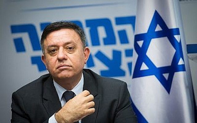 Le président de l'Union sioniste Avi Gabbay dirige une réunion à la Knesset le 7 mai 2018. (Crédit : Miriam Alster / Flash90) Le président de l'Union sioniste Avi Gabbay dirige une réunion à la Knesset le 7 mai 2018. (Crédit : Miriam Alster / Flash90)