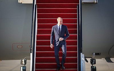 Le Prince William arrive à l'aéroport international Ben Gurion le 25 juin 2018. (Crédit : Hadas Parush / Flash90)