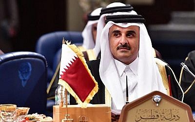 L'émir qatarien Sheikh Tamim bin Hamad al-Thani participe au sommet du Conseil de coopération du Golfe (CCG) au palais Bayan à Koweït City le 5 décembre 2017. (GIUSEPPE CACACE/AFP/Getty Images) L'émir qatarien Sheikh Tamim bin Hamad al-Thani participe au sommet du Conseil de coopération du Golfe (CCG) au palais Bayan à Koweït City le 5 décembre 2017. (GIUSEPPE CACACE/AFP/Getty Images)