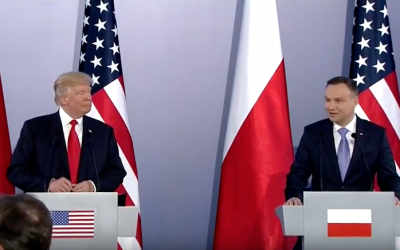 Conférence de presse du président américain Donald Trump (à gauche) et du président polonais Andrzej Duda. (Capture d'écran FOX10 PHOENIX / YouTube)