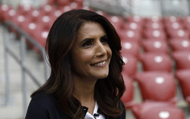Alona Barkat, propriétaire de l'Hapoel Beer Sheva, au Turner Stadium de Beer Sheva le 8 mai 2018. (Crédit : AFP / MENAHEM KAHANA)