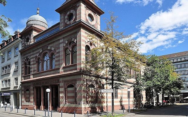 Une vue de la synagogue de la Lowenstrasse à  Zurich. (Crédit : Wikimedia Commons via JTA)