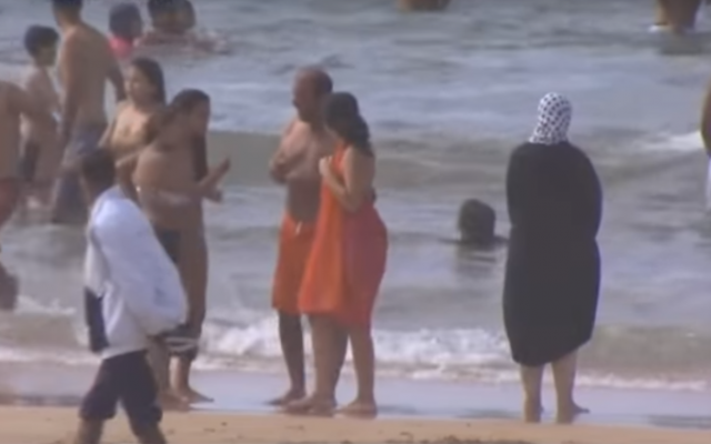 Une plage au Maroc (Capture d'écran : YouTube) Une plage au Maroc (Capture d'écran : YouTube)