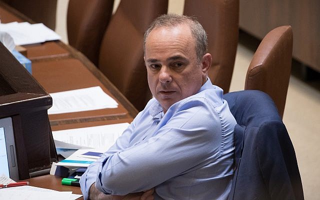 Le ministre de l'Energie Yuval Steinitz assiste à une session plénière à la Knesset à Jérusalem, 23 mai 2018. (Crédit : Yonatan Sindel / Flash90) Le ministre de l'Energie Yuval Steinitz assiste à une session plénière à la Knesset à Jérusalem, 23 mai 2018. (Crédit : Yonatan Sindel / Flash90)