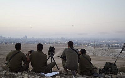 Les soldats israéliens lors d'un exercice simulant une guerre dans la bande de Gaza, au mois de juillet 2018 (Crédit : Armée israélienne)