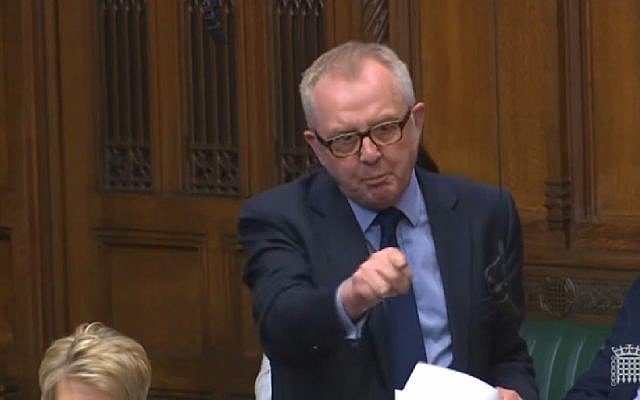 Le député travailliste britannique Ian Austin a accusé le chef du parti Jeremy Corbyn d'antisémitisme lors d'un débat à la Chambre des communes le 17 avril 2018. (Capture d'écran : YouTube) Le député travailliste britannique Ian Austin a accusé le chef du parti Jeremy Corbyn d'antisémitisme lors d'un débat à la Chambre des communes le 17 avril 2018. (Capture d'écran : YouTube)