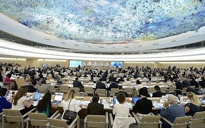 Le Conseil des droits de l'homme lors d'un dialogue interactif avec la Commission d'enquête indépendante sur la guerre Israël-Hamas de 2014 dans la bande de Gaza, le 29 juin 2015 à Genève, Suisse. (Crédit : ONU)
