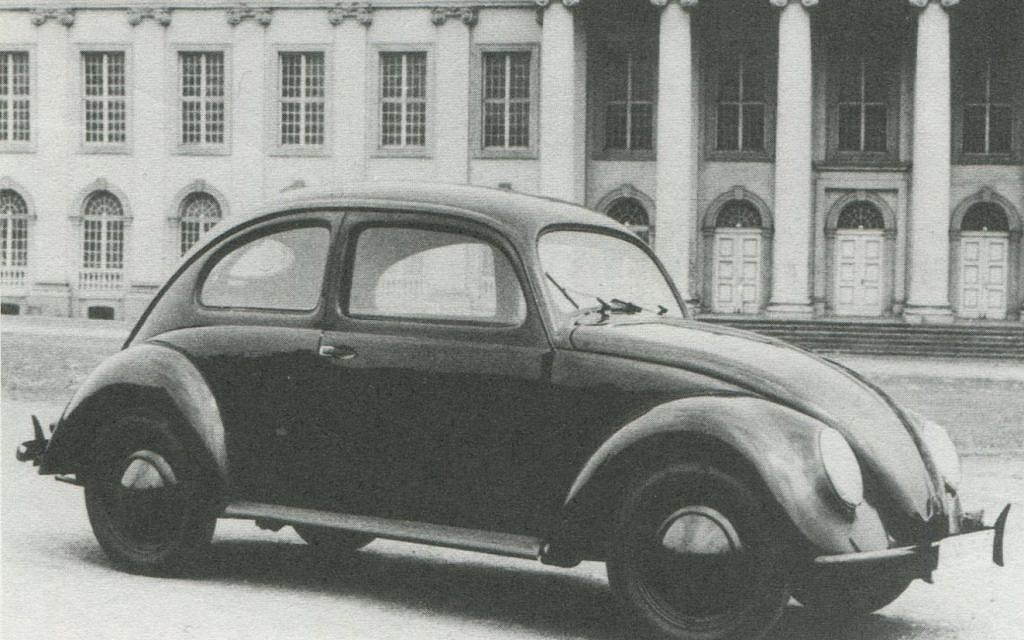 La coccinelle Volkswagen s'appelait à l'origine KdF Wagen lorsqu'elle a été dévoilée en 1938, en référence à la devise de la jeunesse hitlérienne "Kraft durch Freude" ou "La force par la joie". (Avec l'aimable autorisation de Rex Bennett, Lane Motor Museum)