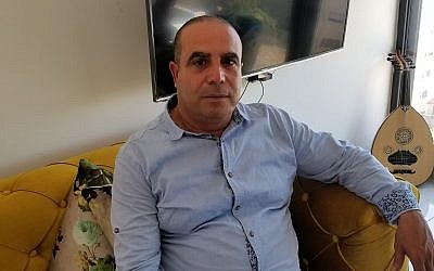 Ramadan Dabash, résident palestinien de Sur Baher, dans sa seconde habitation de Beit Hanina, au mois de juillet 2018 (Crédit : Adam Rasgon/Times of Israel) Ramadan Dabash, résident palestinien de Sur Baher, dans sa seconde habitation de Beit Hanina, au mois de juillet 2018 (Crédit : Adam Rasgon/Times of Israel)