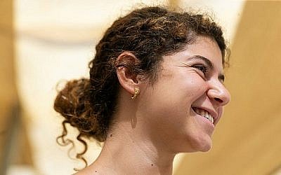 La boucle d'oreille en or de l'époque hellénistique découverte dans les fouilles du parking Givati de la ville de David appartenait à un homme ou à une femme de la classe supérieure de Jérusalem. (Clara Amit, autorité des antiquités d'Israël) La boucle d'oreille en or de l'époque hellénistique découverte dans les fouilles du parking Givati de la ville de David appartenait à un homme ou à une femme de la classe supérieure de Jérusalem. (Clara Amit, autorité des antiquités d'Israël)