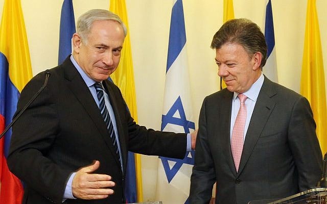 Le Premier ministre Benjamin Netanyahu (G) avec le président colombien Juan Manuel Santos lors d'une conférence de presse à Jérusalem le 11 juin 2013. (Marc Israel Sellem/Pool/Flash90) Le Premier ministre Benjamin Netanyahu (G) avec le président colombien Juan Manuel Santos lors d'une conférence de presse à Jérusalem le 11 juin 2013. (Marc Israel Sellem/Pool/Flash90)