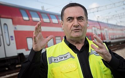 Le ministre des Transports Yisraël Katz lors de l'essai du train rapide Jérusalem-Tel Aviv le 16 janvier 2018. (Hadas Parush/Flash90)