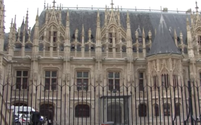 La Maison Sublime, à Rouen, à 130 kilomètres de Paris, abritait une yeshiva au 12e siècle. (Crédit : capture d'écran YouTube via JTA)