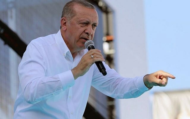 Le président turc Recep Tayyip Erdogan lors d'un discours prononcé durant un rassemblement électoral du parti au pouvoir de la Justice et du développement (AKP) au stade du 19 Mayis à Ankara, le 9 juin 2018 (Crédit : AFP/ ADEM ALTAN) Le président turc Recep Tayyip Erdogan lors d'un discours prononcé durant un rassemblement électoral du parti au pouvoir de la Justice et du développement (AKP) au stade du 19 Mayis à Ankara, le 9 juin 2018 (Crédit : AFP/ ADEM ALTAN)