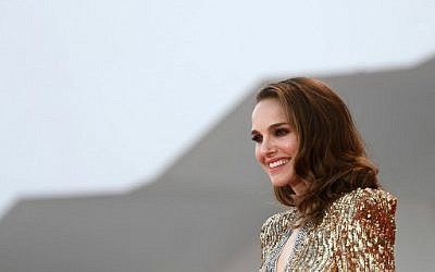 Natalie Portman arrive pour l'avant-première de "Vox Lux" à la Mostra de Venise, le 4 septembre 2018. (Crédit : AFP / Filippo MONTEFORTE)