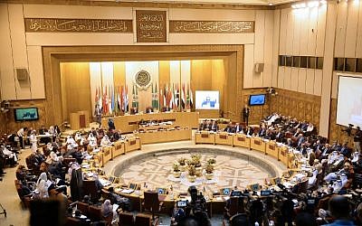 Cette photo prise le 11 septembre 2018 montre une réunion des ministres des Affaires étrangères de la Ligue arabe à son siège dans la capitale égyptienne du Caire. (Crédit : AFP / MOHAMED EL-SHAHED)