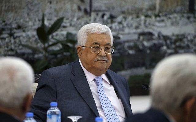 Le président de l'AP Mahmoud Abbas préside une rencontre du comité exécutif de  l'Organisation de libération de la Palestine au siège de l'Autorité palestinienne à Ramallah, en Cisjordanie, le 15 septembre 2018 (Crédit : / AFP PHOTO / ABBAS MOMANI)