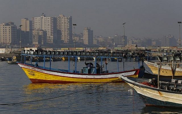 Photo d'illustration. Des bateaux de pêche palestiniens à Gaza City, le 1er avril 2018 (Crédit : AFP/Mohammed Abed) Photo d'illustration. Des bateaux de pêche palestiniens à Gaza City, le 1er avril 2018 (Crédit : AFP/Mohammed Abed)